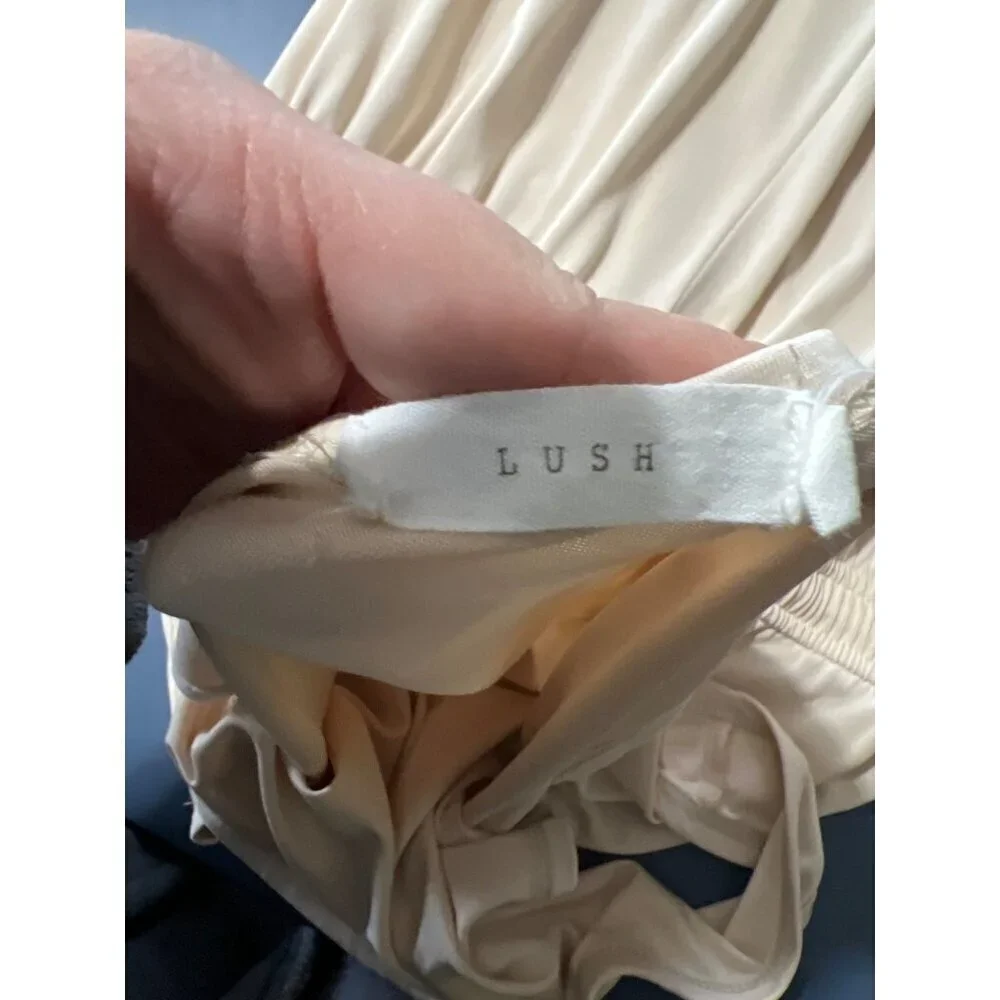 Lush Womens Sleeveless Beige Jumpsuit Large  With‎ Elastic Waist & Scoop Neck